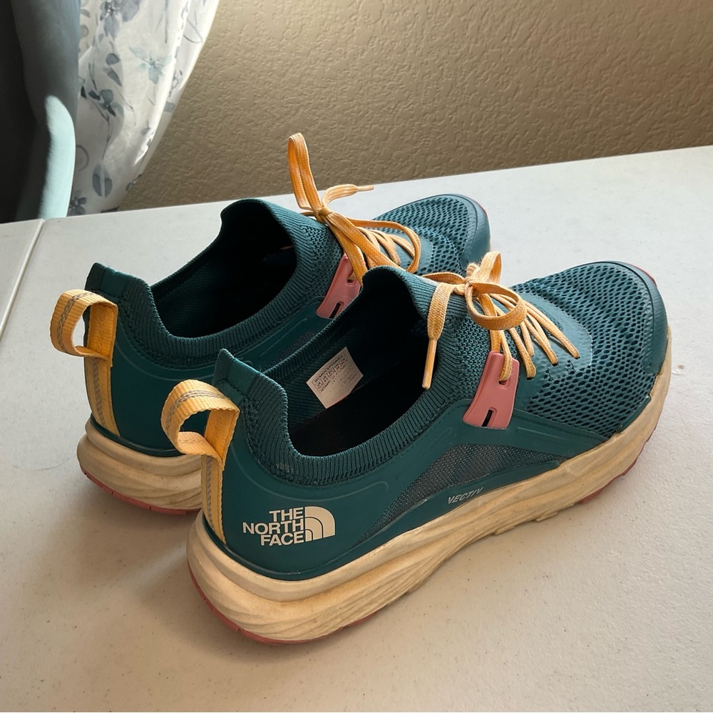 The North Face VECTIV Enduris Women’s 10.5 – Teal/Yellow/Pink Trail Running Shoe